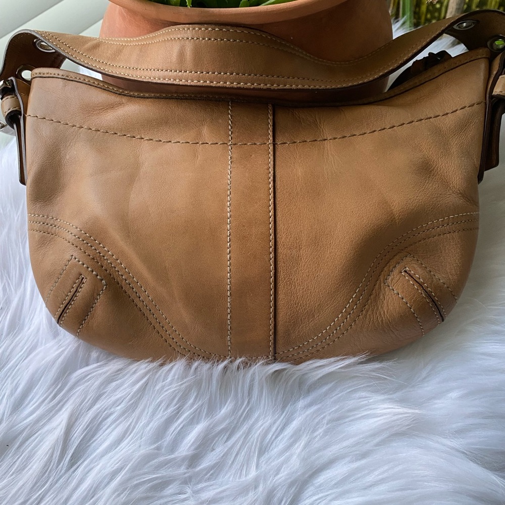 Coach Soho Hobo Bag British Tan Leather Shoulder Bag Y2K Classic